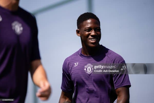 МЮ ярим ҳимоячисига "Бавария" ва АПЛ клублари қизиқиш билдирмоқда