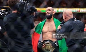 Машҳур блогер Хамзат Чимаевга автомобил совға қилди