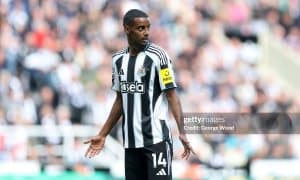 Исак "Ньюкасл" раҳбариятига жамоани тарк этмоқчи эканлигини маълум қилди