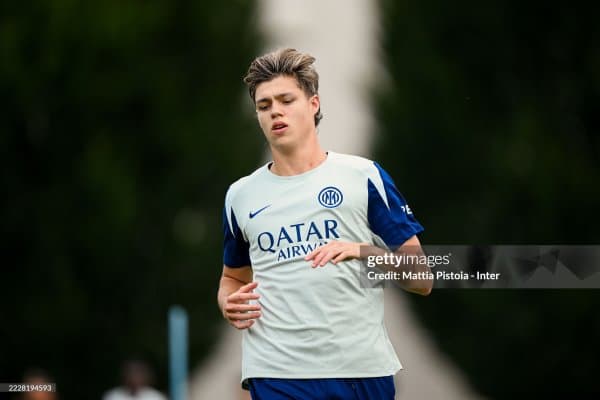 "Интер" ҳимоячисини Неймарнинг клубига жўнатади