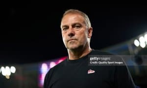 Флик раҳбариятдан янги ҳимоячи олиб келишни сўрамоқда