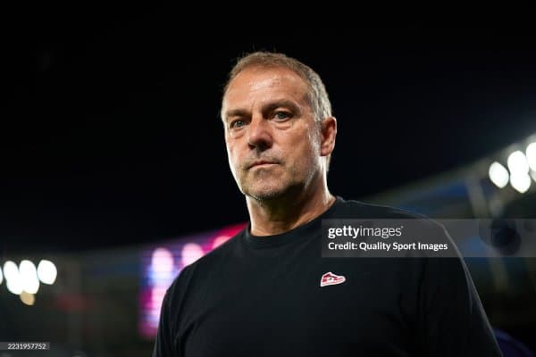 Флик раҳбариятдан янги ҳимоячи олиб келишни сўрамоқда