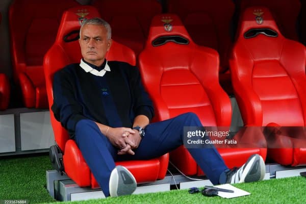 Ҳайдалиши ортидан соққани босувчи Моуриньо 