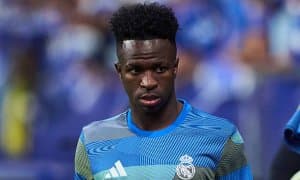 Луиш Фигу: "Винисиуснинг захирада қолиши жазо эмас"