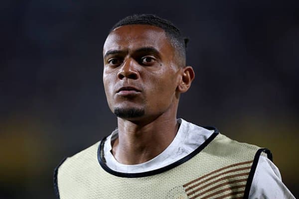 Аканжи "Милан"га ўтишдан бош тортди