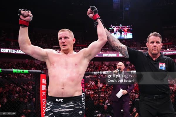 Ислом Махачев ва таниқли футболчи ўзаро жанг қиладими?