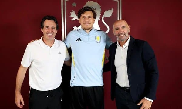 "Астон Вилла" МЮ собиқ футболчисини ўз сафига қўшиб олди