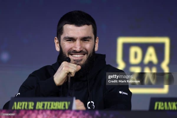 Артур Бетербиев: "Ўқиш ва спорт рақиб эмас, балки иттифоқдошдир!"