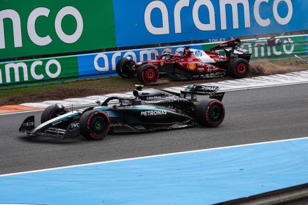 Собиқ жаҳон чемпиони "Мерседес"нинг ёш пойгачисини қаттиқ танқид қилди