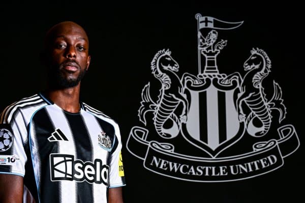 Трансферлар ойнаси ёпилишига 30 сония қолганда расмийлаштирилган трансфер