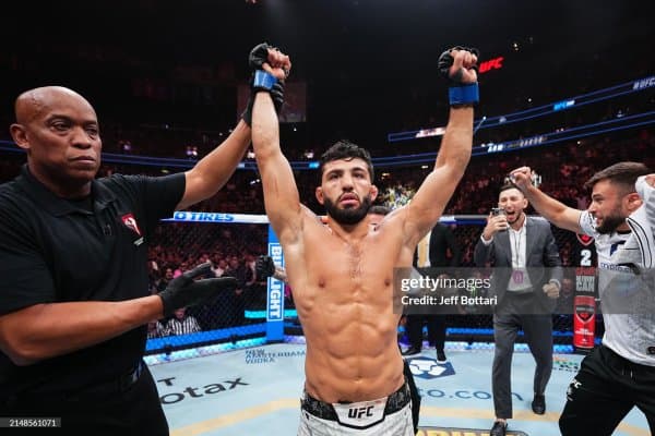 Арман Царукян Қатардаги UFC турнирида жанг қилиши мумкин, рақиб...