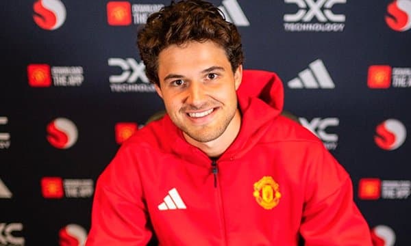 Бельгиялик посбон "Астон Вилла"ни эмас, МЮни танлаган