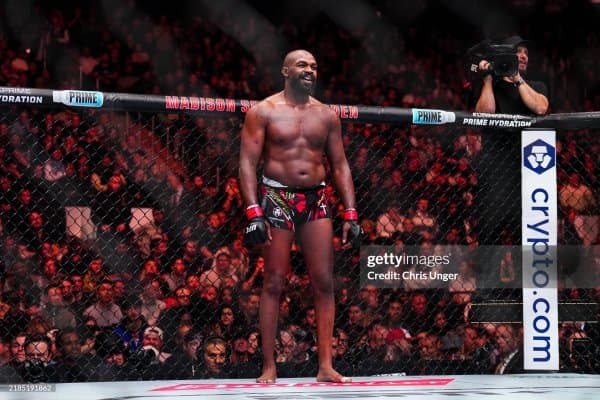 Жон Жонс: "Бу воқеа карьерамни нормал якунлашга тўсқинлик қилди"