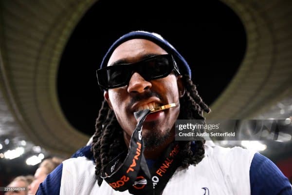 Тарихда илк мусулмон футболчи Англия терма жамоаси либосида тўп тепиши мумкин