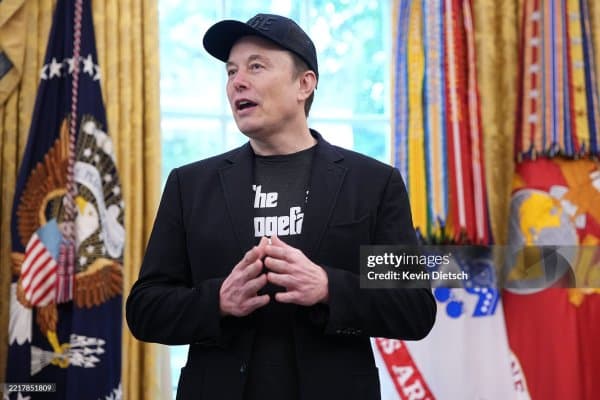 Илон Маск: "Ҳеч ким Ирландия халқи учун Конор Макгрегордан кўра қаттиқроқ курашмайди"