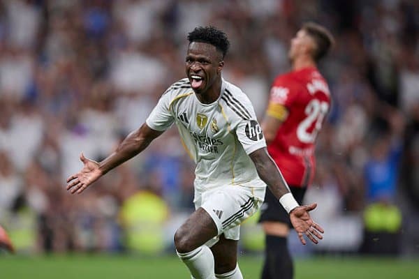 Ривалдо Винисиуснинг захирадан майдонга тушиши ҳақида фикр билдирди