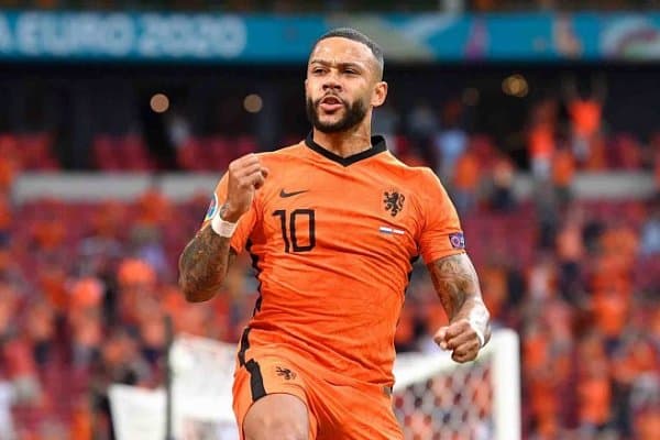 Депай Нидерландия сафида энг кўп гол урган ҳужумчига айланди