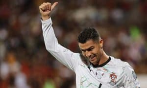 Роналду ҳеч ким танимайдиган тўпурарга тенглашиб олди