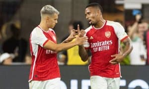 Суперклуб икки юлдуздан воз кечди