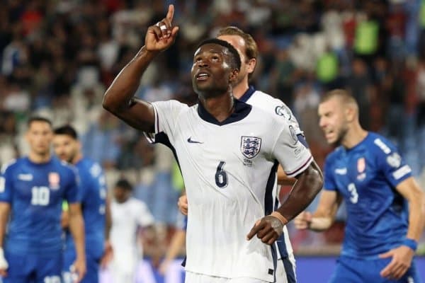 "Ливерпуль"га трансфери барбод бўлган ҳимоячи жамоаси сафига қайтди