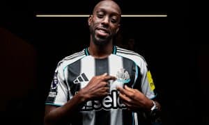 "Ньюкасл" 60 миллионга сотиб олган ҳужумчиси узоқ муддатга сафдан чиқди