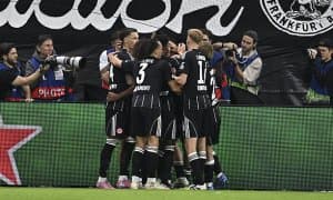 ЕЧЛ. "Айнтрахт" ўз уйида "Галатасарай"ни янчиб ташлади 