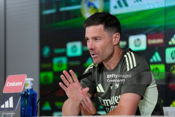 Хаби Алонсо: Ҳақорат мавзуси аллақачон назоратдан чиқиб кетган 