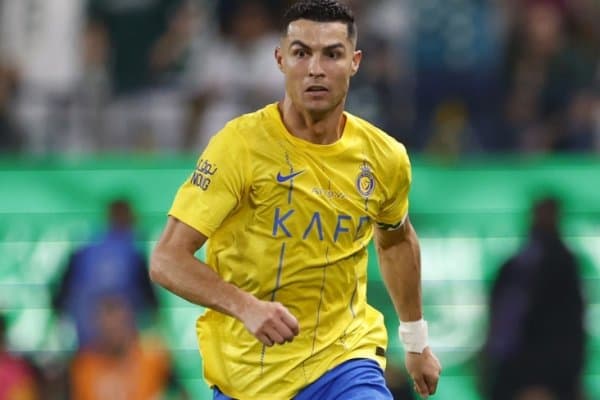 Роналду: Аҳмоқлар футболни тушунмай, ақл ўргатади!