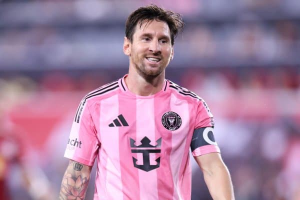 Месси мухлисларини хурсанд қилди