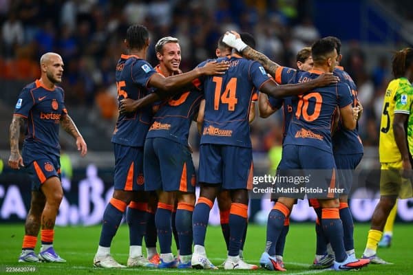 А Серия. "Интер" "Сасcуоло"ни икки фулбэкнинг голлари эвазига таслим қилди