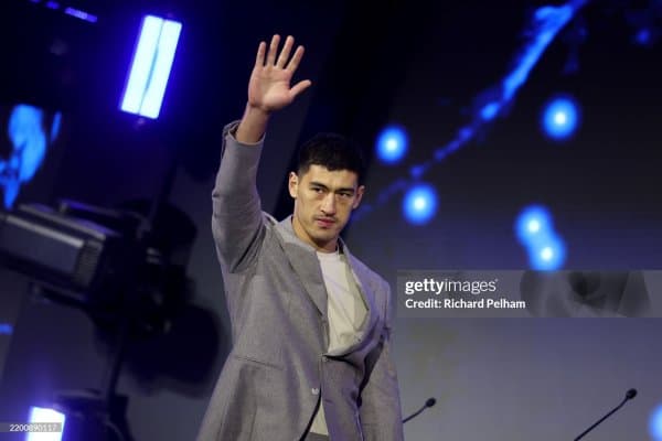 Дмитрий Бивол идеалидаги футболчини тузди