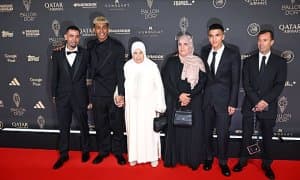 Испаниялик журналист Ламин Ямалнинг отасини танқид қилди