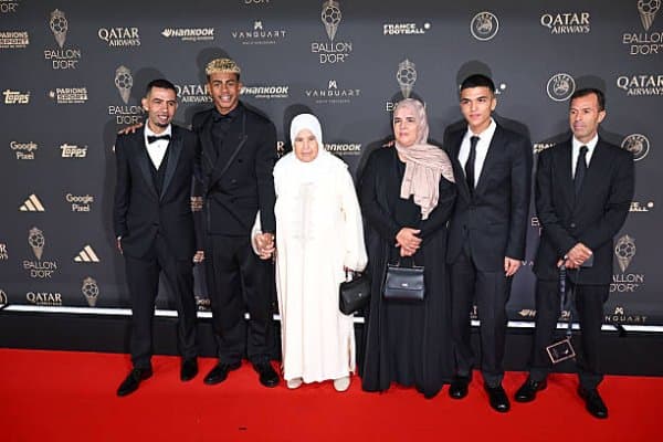 Испаниялик журналист Ламин Ямалнинг отасини танқид қилди