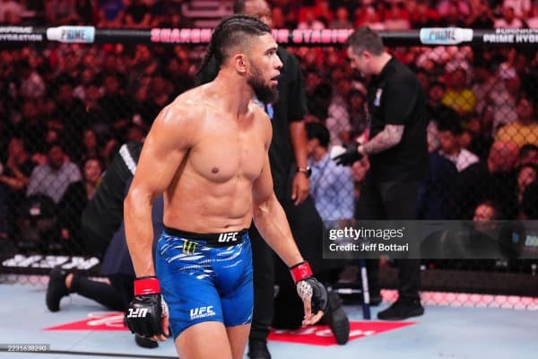 Жонни Уокер: "Ўрта вазнда Хамзат Чимаевни мағлуб эта оладиган жангчи ҳозирча йўқ"