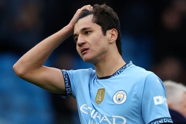 Бунақада Ҳусанов жойини бой беради!