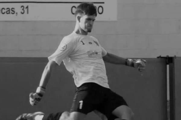 Испанияда 19 ёшли футболчи ҳаётдан кўз юмди