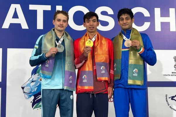 Сув спорти. Осиё чемпионатида кумуш ва бронза медалларини қўлга киритдик!