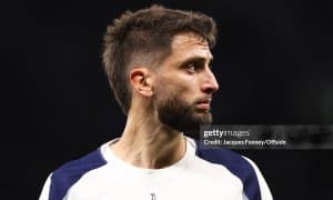 "Тоттенхэм" ярим ҳимоячиси билан шартномани узайтирди