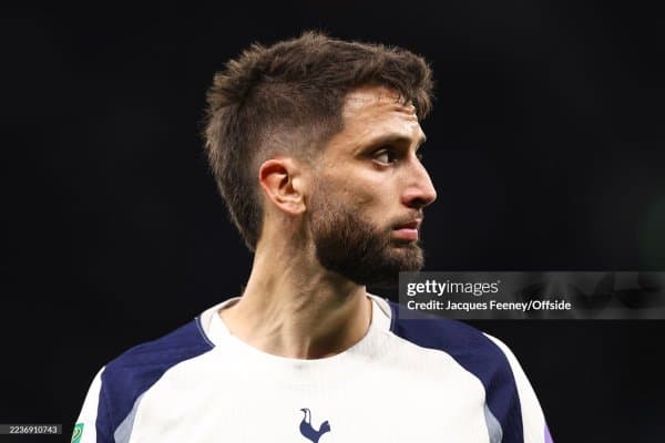 "Тоттенхэм" ярим ҳимоячиси билан шартномани узайтирди