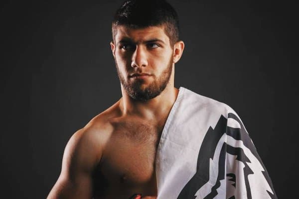 ММА жангчиси диний можаро сабабли ҳибсга олинди