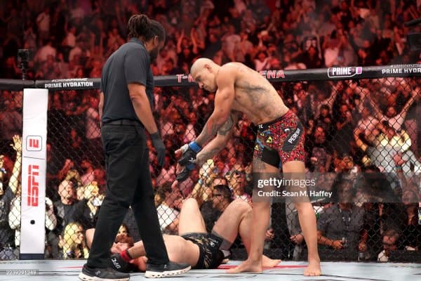 Мераб Двалишвилининг ҳукмронлиги давом этади, Алекс Перрейра чемпионлик камарини қайтариб олди!