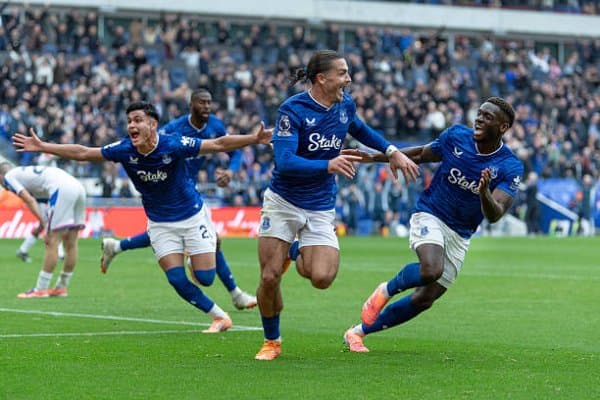 АПЛ. "Эвертон" сўнгги дақиқалардаги гол эвазига "Кристал Пэлас"ни таслим этди. "Вулверхэмптон" - "Брайтон" учрашуви эса дуранг билан якунланди 