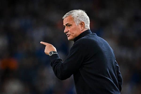 Моуриньо: "Баъзида чемпионликни қўлга киритиш учун дуранг ўйнаш керак"