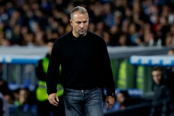 Флик "Севилья"га қарши ўйинда "қовун туширган" футболчи билан индивидуал шуғулланади