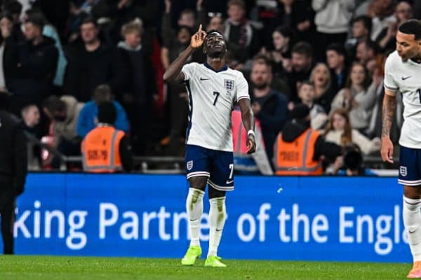 Сака "Арсенал" футболчилари орасида Англия терма жамоасидаги энг яхши тўпурарга айланди