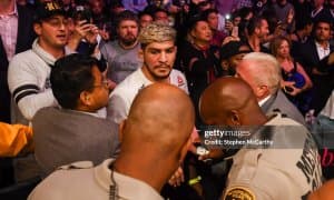 Диллион Денис: “Ислом Махачев менга ташланиб, бошимга етти марта зарба берганди”