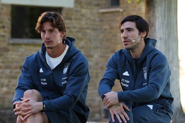 "Ювентус", "Милан" ва "Манчестер Юнайтед" бир ўйинчи учун курашни бошлади