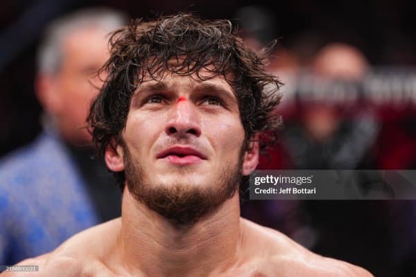 UFC жангчиси: “Мовсар Евлоев чемпионлик жангига ҳақли — у ҳали мағлуб бўлмади”