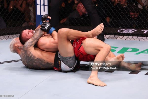 Дейвисон Фигейреду очколар бўйича, Чарльз Оливейра сабмишн орқали ғалаба қозонди, бошқалар эса...