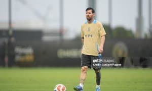 Месси ватандошларини ярим финал йўлланмаси билан табриклади